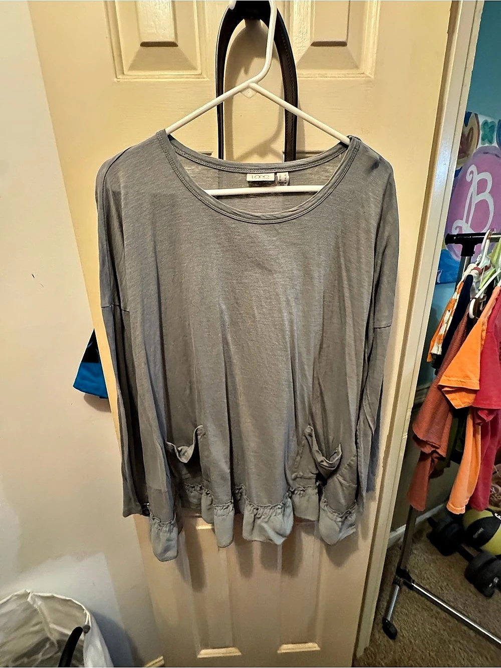 LOGO by Lori Goldstein Long Sleeve Ruffle Hem Tunic in Gray Size Large